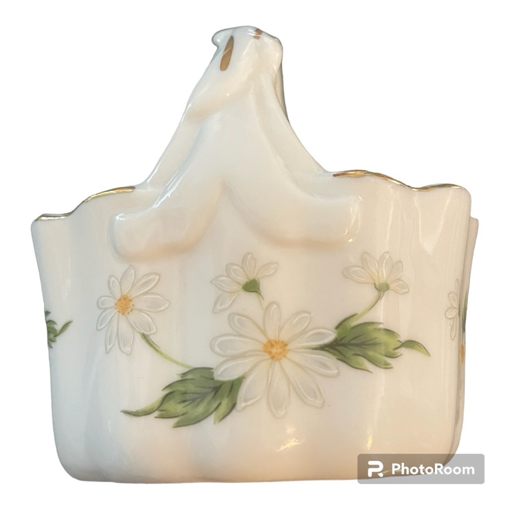 LEFTON #02672 vtg porcelain basket w/daisies | gold gilt accents | made in Japan